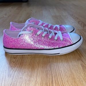 Pink sparkley converse!